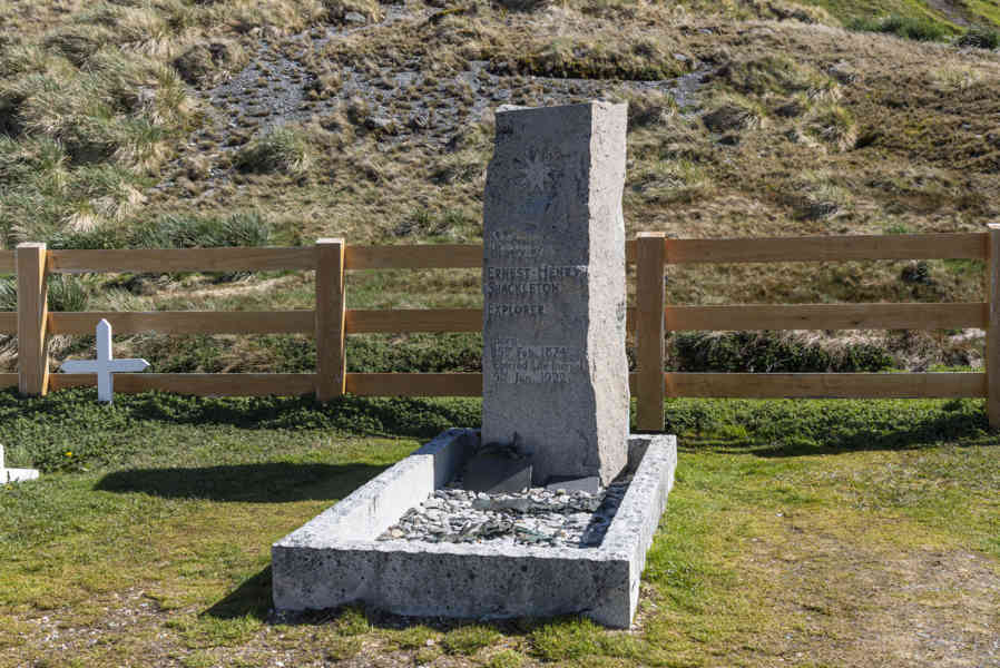 28 - Islas Georgias del Sur - Grytviken - cementerio - tumba de Ernest Henry Shackelton